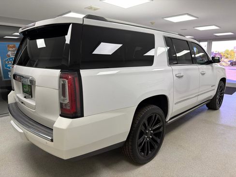 Used 2020 GMC Yukon XL Denali w/ Denali Ultimate Package AWD/4WD image 3