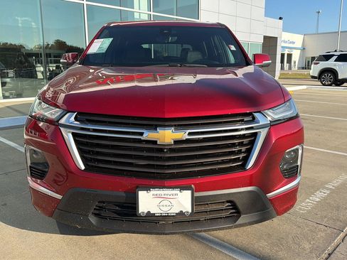 Used 2023 Chevrolet Traverse High Country AWD/4WD image 3