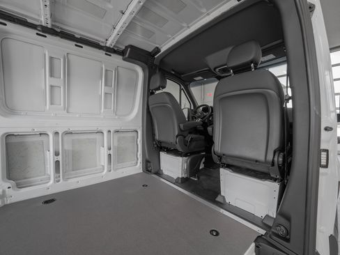 Used 2025 Mercedes-Benz Sprinter 2500 image 25