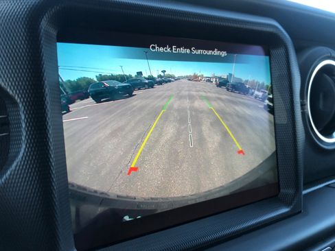 Used 2021 Jeep Wrangler Unlimited Sahara w/ Cold Weather Group image 20