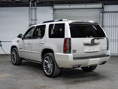 Used 2012 Cadillac Escalade Premium AWD/4WD image 13