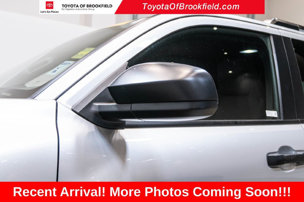 Used 2025 Toyota 4Runner SR5 AWD/4WD image 12