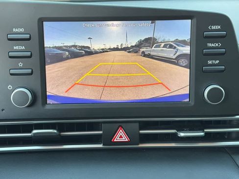 Used 2023 Hyundai Elantra SE image 27