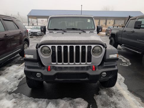 Used 2020 Jeep Gladiator Sport w/ Quick Order Package 24S image 2
