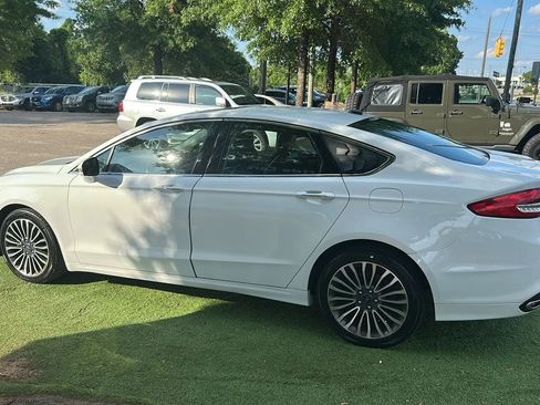 Used 2017 Ford Fusion SE w/ Fusion SE Technology Package AWD/4WD image 4