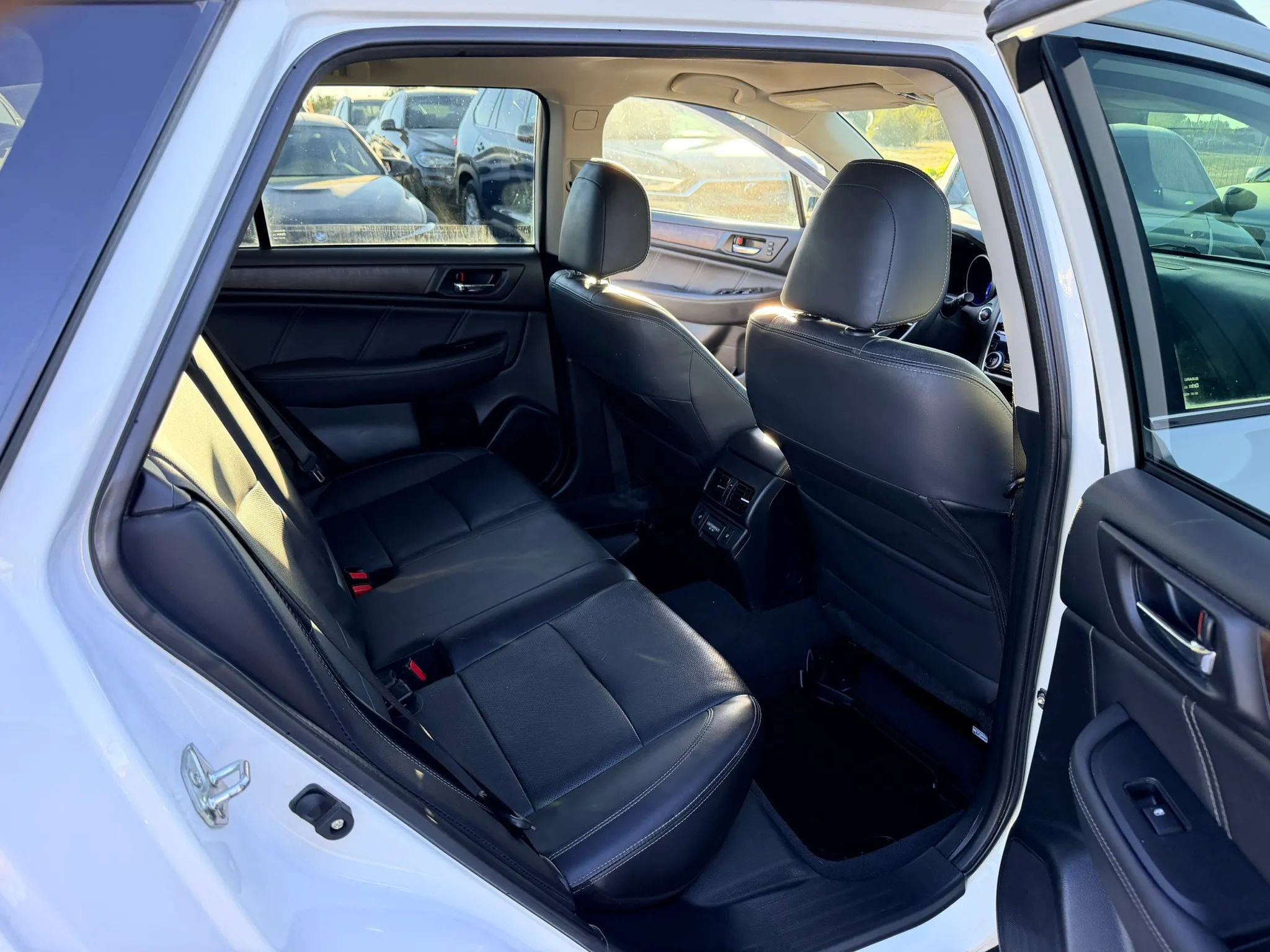 Used 2018 Subaru Outback 2.5i Limited AWD/4WD image 18