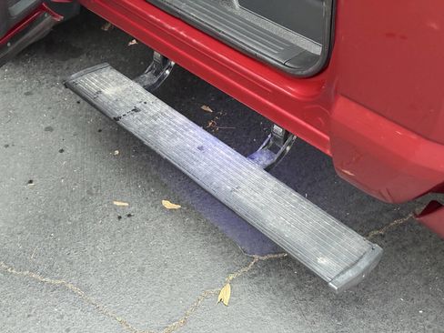 Used 2017 Nissan Titan S image 12