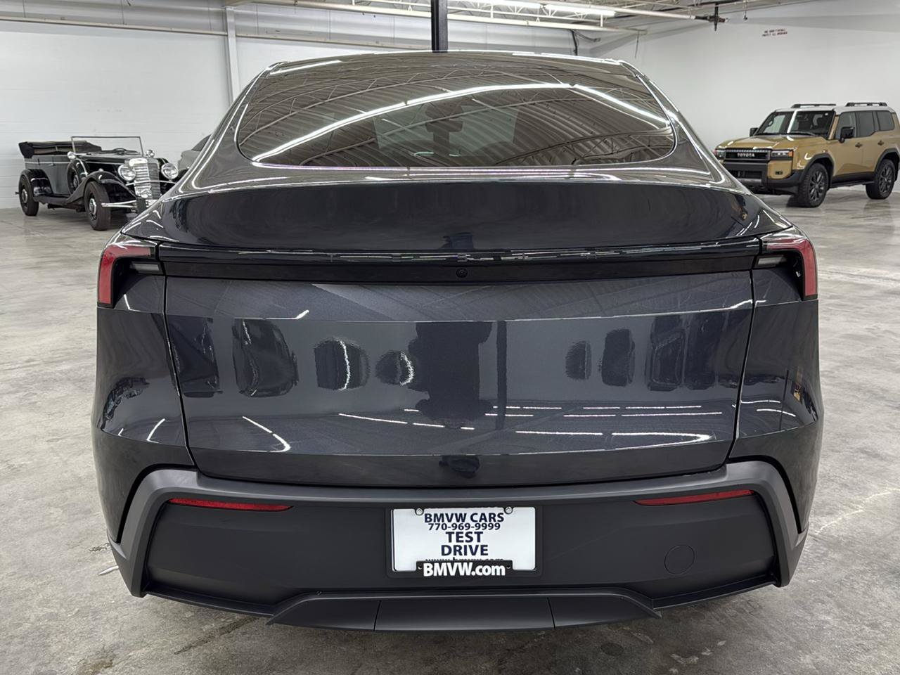 Used 2026 Tesla Model Y 2WD image 9