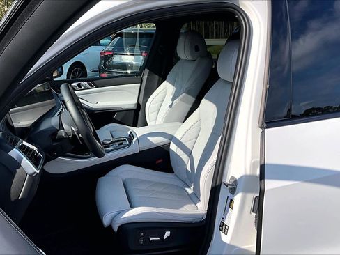 Certified 2025 BMW X5 xDrive40i w/ M Sport Package image 8