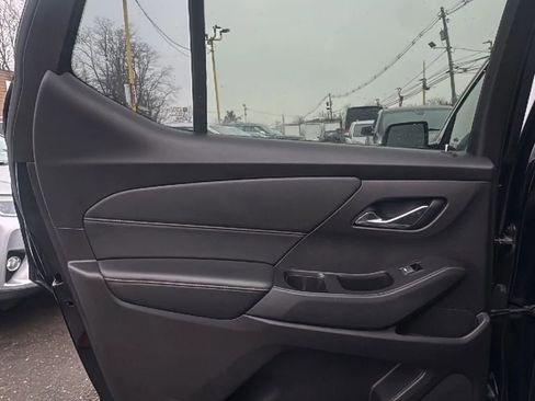 Used 2018 Chevrolet Traverse LT image 21