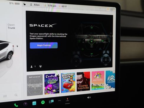 Used 2023 Tesla Model Y Long Range image 30