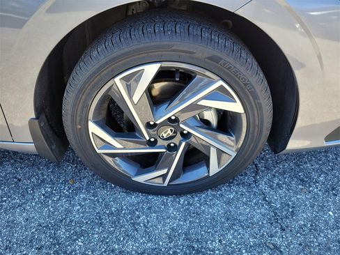 Certified 2025 Hyundai Elantra SEL FWD image 6