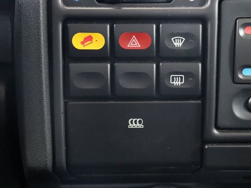 Used 2004 Land Rover Discovery SE image 24