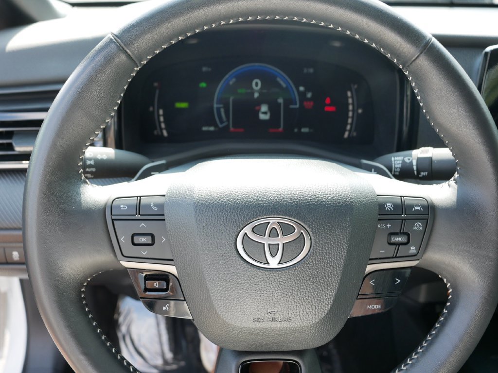 Used 2025 Toyota Camry SE FWD image 25