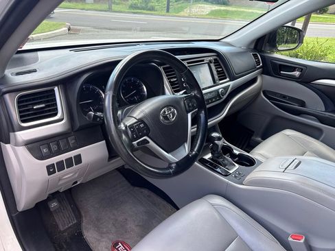 Used 2018 Toyota Highlander XLE AWD/4WD image 8