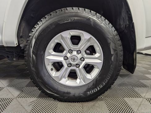 Used 2024 Toyota 4Runner SR5 image 31