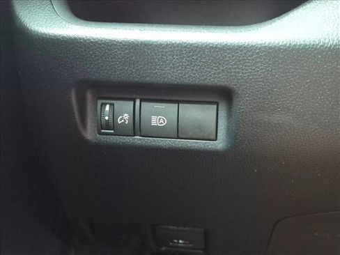 Used 2020 Toyota RAV4 LE FWD image 11