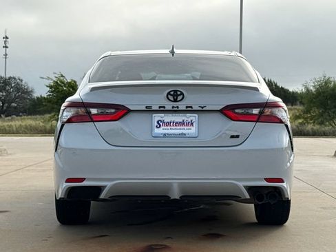 Used 2022 Toyota Camry SE FWD image 7