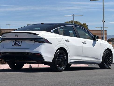 New 2027 Nissan Sentra SR w/ Floor Mat Package FWD image 4