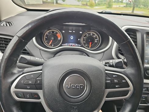 Used 2017 Jeep Cherokee Trailhawk w/ Cold Weather Group AWD/4WD image 20