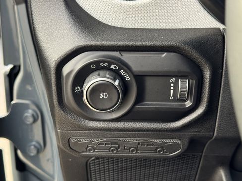 Used 2025 Jeep Wrangler Sport S image 23