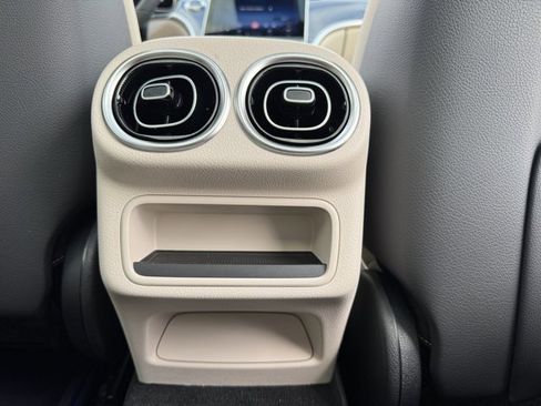 Used 2026 Mercedes-Benz GLC 300 image 9