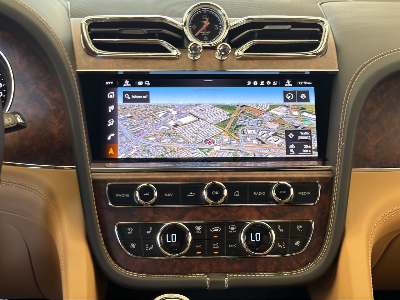 Used 2025 Bentley Bentayga AWD/4WD image 24