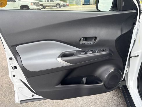 Used 2023 Nissan Kicks SR w/ SR PREMIUM PACKAGE w/ SR Premium Package FWD image 12