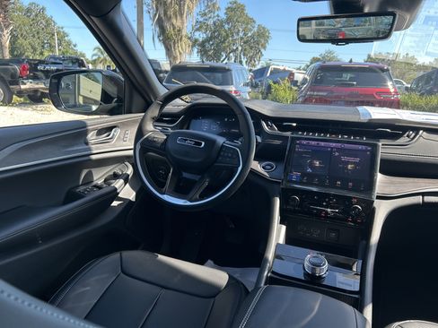 New 2025 Jeep Grand Cherokee Limited image 37