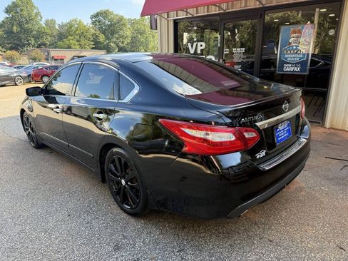 Used 2016 Nissan Altima 2.5 SR w/ LED Appearance Package FWD image 6