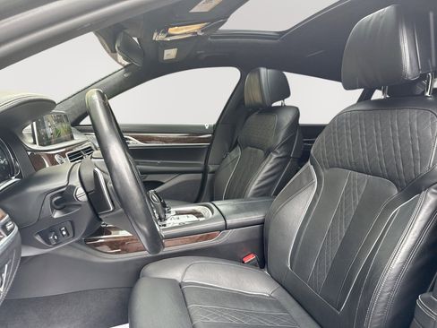 Used 2017 BMW 750i RWD image 13