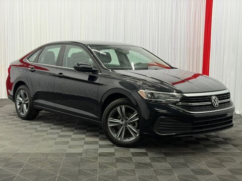 Used 2024 Volkswagen Jetta SE FWD image 2