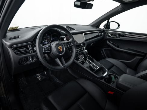 Certified 2023 Porsche Macan AWD/4WD image 4