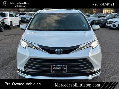 Used 2024 Toyota Sienna Limited image 7