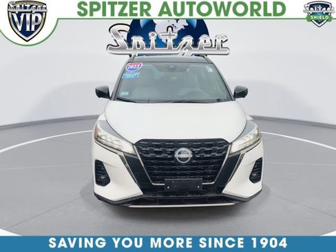 Used 2023 Nissan Kicks SR w/ SR Premium Package FWD image 3