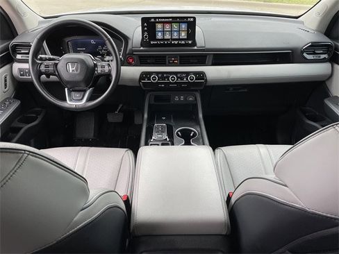 Certified 2025 Honda Pilot Elite image 11