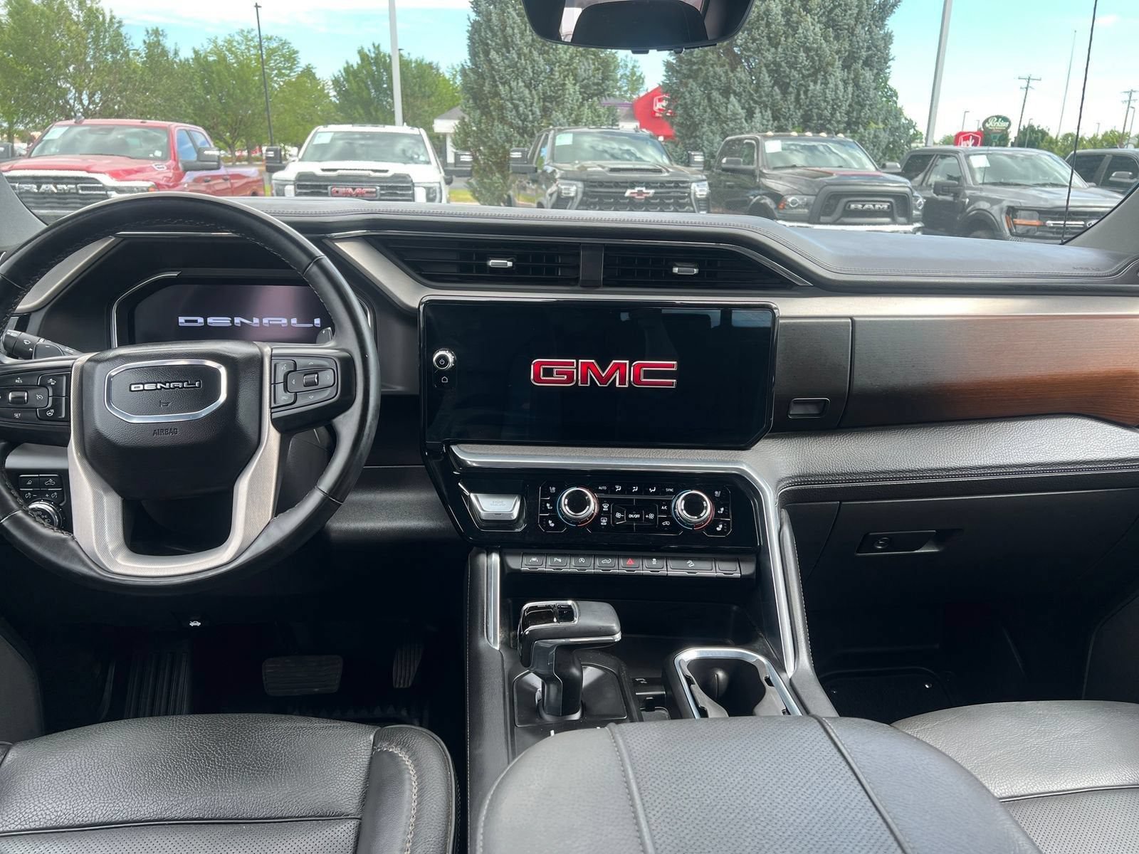 Used 2025 GMC Sierra 1500 Denali w/ Denali Reserve Package AWD/4WD image 14