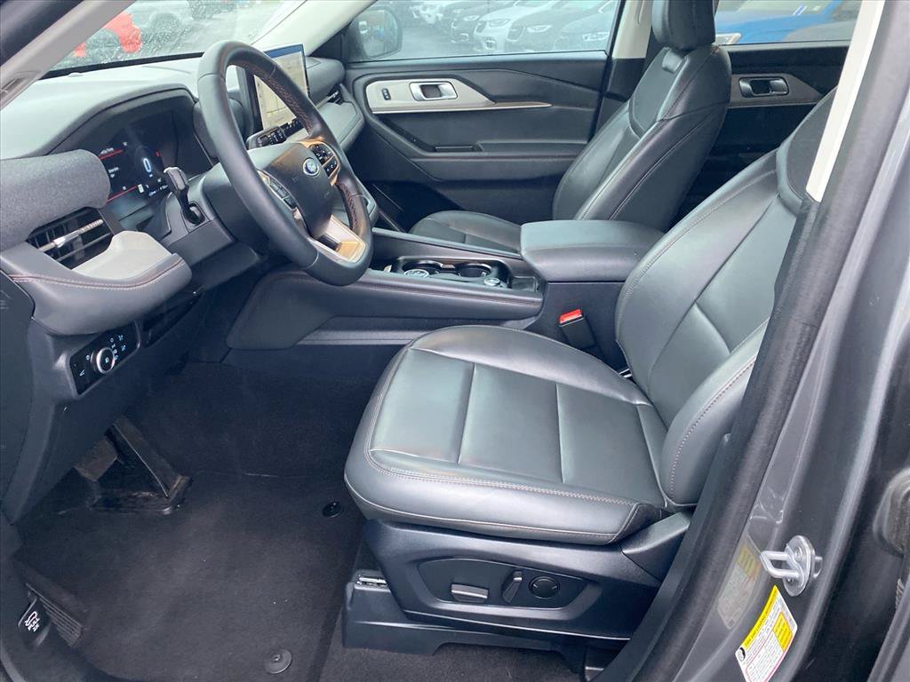 Used 2025 Ford Explorer Active w/ Active Comfort Package AWD/4WD image 9