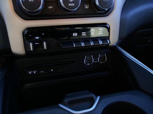 Used 2019 RAM 2500 Laramie w/ Black Appearance Package image 16