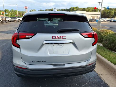 Used 2020 GMC Terrain SLE FWD image 4