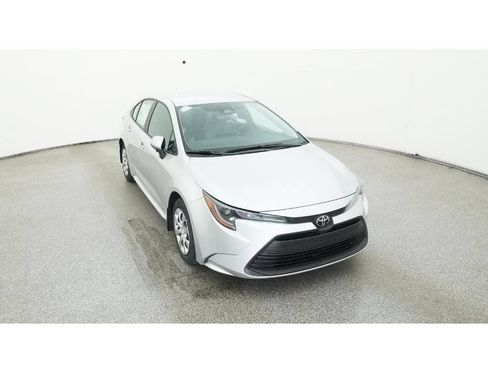 Used 2025 Toyota Corolla LE FWD image 17