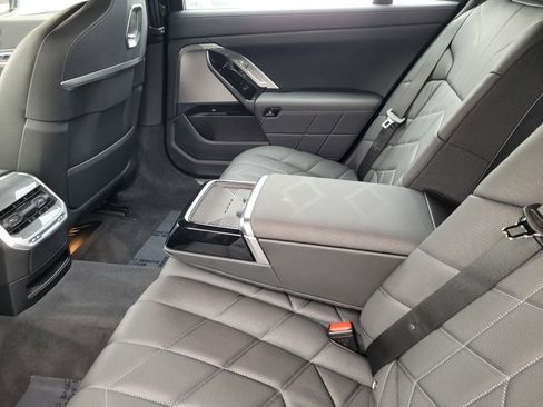 Used 2024 BMW i7 eDrive50 w/ Executive Package image 17