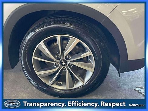 Used 2020 Hyundai Santa Fe Limited AWD/4WD image 9