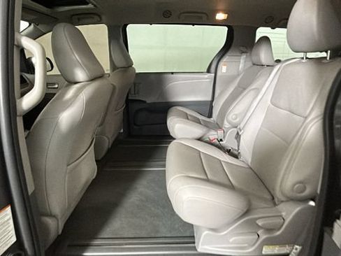 Used 2020 Toyota Sienna XLE FWD image 26