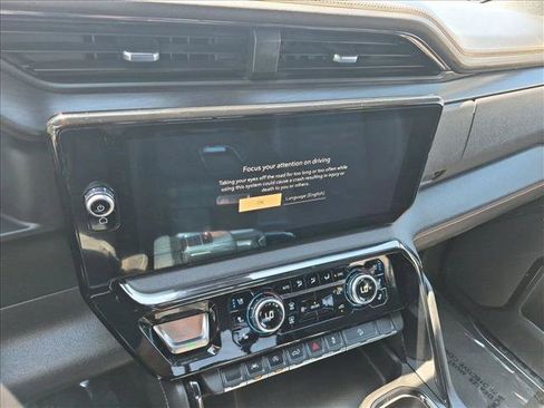 Used 2022 GMC Sierra 1500 AT4 w/ AT4 Preferred Package AWD/4WD image 14