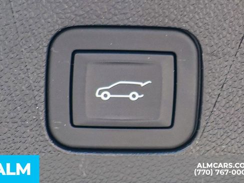 Used 2025 GMC Yukon XL Denali AWD/4WD image 27