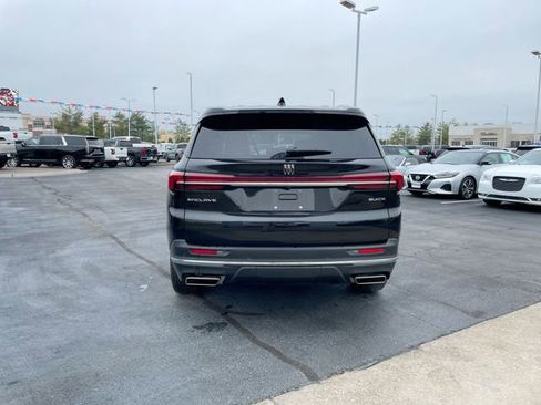 Used 2025 Buick Enclave Preferred image 4