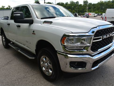 Used 2024 RAM 2500 Big Horn w/ Off Road Package AWD/4WD image 4
