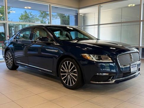 Used 2017 Lincoln Continental Select w/ Climate Package FWD image 4