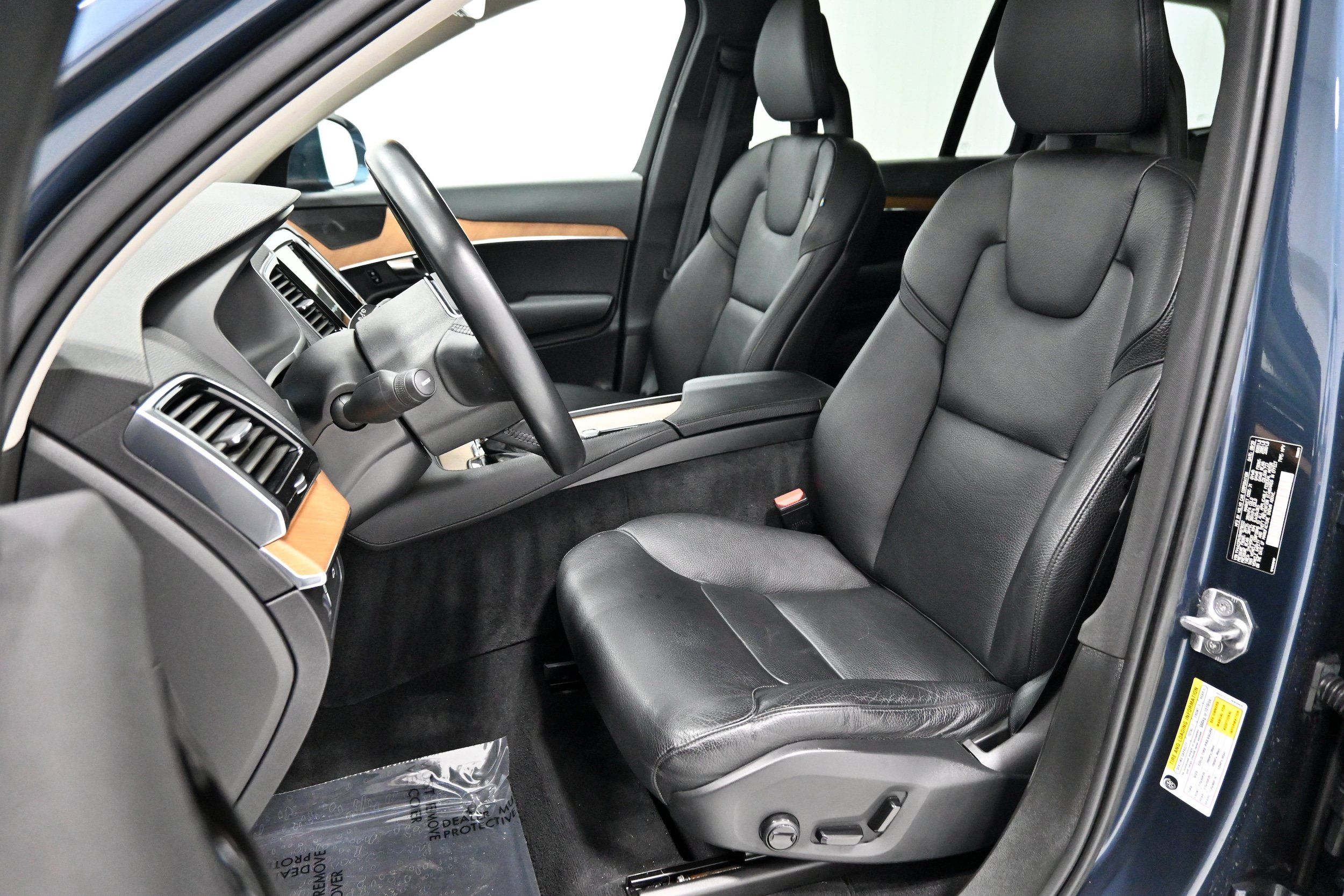 Used 2021 Volvo XC90 T6 Momentum w/ Protection Package Premier AWD/4WD image 6